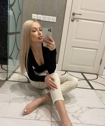 Огненная брюнетка с шикарной фигурой приглашает в гости для чувственных ласк и страстных объятий. Гарантирую приятное и незабываемое времяпровождение. 131, 26 лет