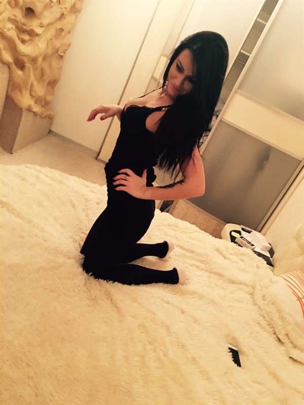 Живу в Москве, и с удовольствием встречаюсь с щедрыми и воспитанными мужчинами. Я готова предложить тебе эмоциональный отдых, насыщенный пикантными моментами и незабываемыми ощущениями. В моих услугах включено все, чтобы ты почувствовал себя особенным и удовлетворенным. Уютная обстановка, профессиональный массаж, разнообразные игрушки и ролевые игры - все это ждет тебя, чтобы порадовать и удивить в Москве. Мои клиенты оставляют только положительные отзывы, ведь я знаю, как создать незабываемый опыт и удовлетворить самые сокровенные желания. Глядя на мои фото, ты уже можешь представить, насколько сладким и увлекательным будет наше свидание. Жду тебя! 💋💕 21832, 20 лет