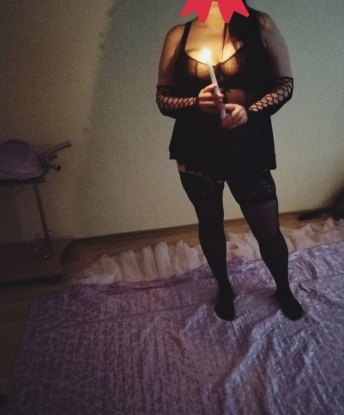 Искушение в обтягивающем кружевном белье и высоких каблуках приглашает на чувственное свидание. Готова исполнить все твои желания, дорогой! 4410, 28 лет